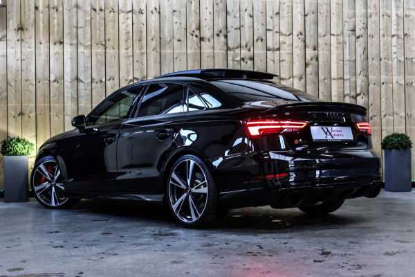 Audi RS3 Limousine 2.5 TFSI Quattro *Pano*RS-Stoelen*B&O*Camera*Keyless* Audi RS3 Limousine 2.5 TFSI Quattro *Pano*RS-Stoelen*B&O*Camera*Keyless*