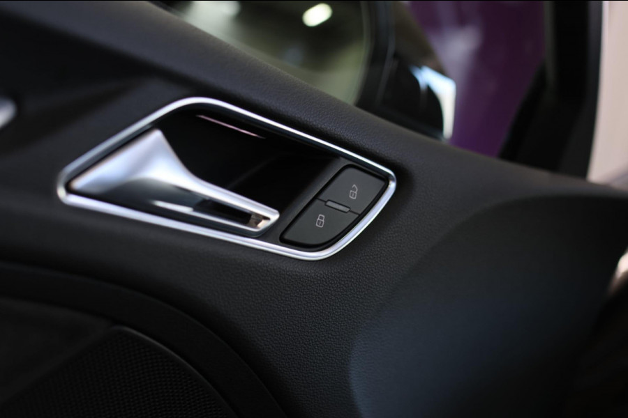 Audi RS3 Limousine 2.5 TFSI Quattro *Pano*RS-Stoelen*B&O*Camera*Keyless* Audi RS3 Limousine 2.5 TFSI Quattro *Pano*RS-Stoelen*B&O*Camera*Keyless*