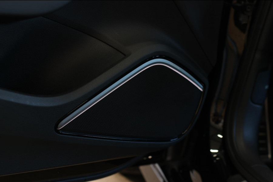 Audi RS3 Limousine 2.5 TFSI Quattro *Pano*RS-Stoelen*B&O*Camera*Keyless* Audi RS3 Limousine 2.5 TFSI Quattro *Pano*RS-Stoelen*B&O*Camera*Keyless*