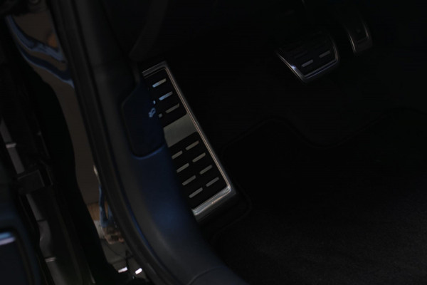 Audi RS3 Limousine 2.5 TFSI Quattro *Pano*RS-Stoelen*B&O*Camera*Keyless* Audi RS3 Limousine 2.5 TFSI Quattro *Pano*RS-Stoelen*B&O*Camera*Keyless*