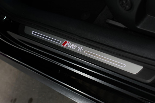 Audi RS3 Limousine 2.5 TFSI Quattro *Pano*RS-Stoelen*B&O*Camera*Keyless* Audi RS3 Limousine 2.5 TFSI Quattro *Pano*RS-Stoelen*B&O*Camera*Keyless*