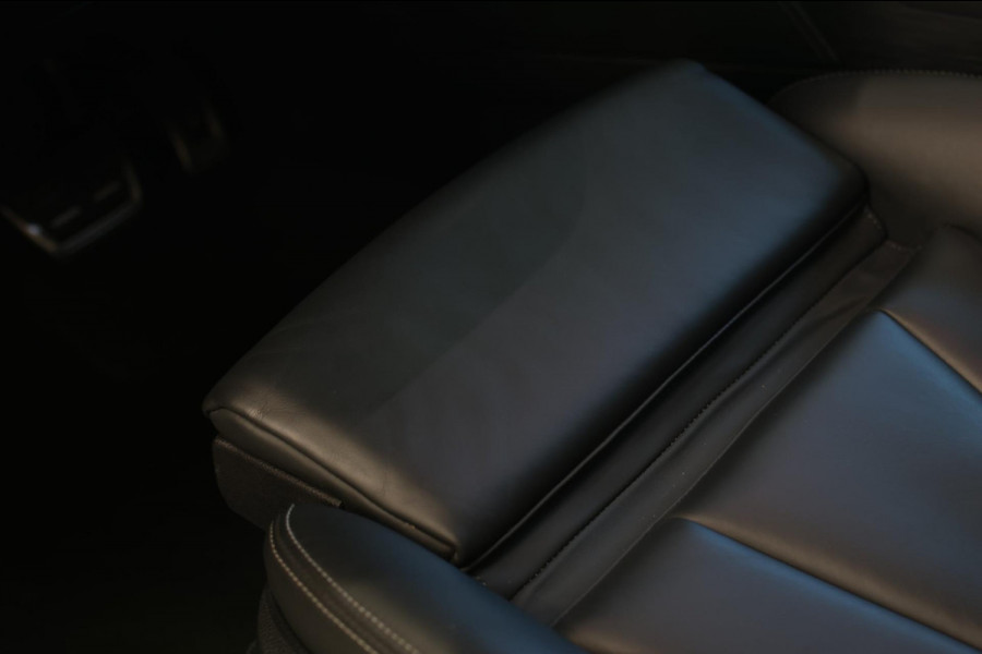 Audi RS3 Limousine 2.5 TFSI Quattro *Pano*RS-Stoelen*B&O*Camera*Keyless* Audi RS3 Limousine 2.5 TFSI Quattro *Pano*RS-Stoelen*B&O*Camera*Keyless*