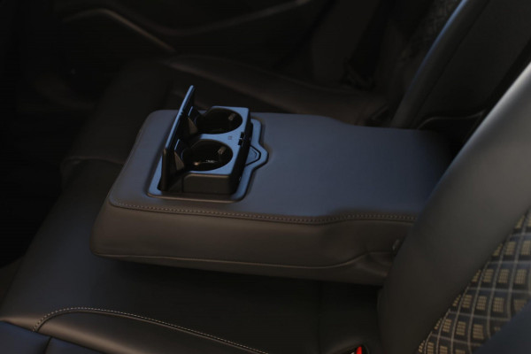 Audi RS3 Limousine 2.5 TFSI Quattro *Pano*RS-Stoelen*B&O*Camera*Keyless* Audi RS3 Limousine 2.5 TFSI Quattro *Pano*RS-Stoelen*B&O*Camera*Keyless*