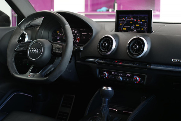 Audi RS3 Limousine 2.5 TFSI Quattro *Pano*RS-Stoelen*B&O*Camera*Keyless* Audi RS3 Limousine 2.5 TFSI Quattro *Pano*RS-Stoelen*B&O*Camera*Keyless*