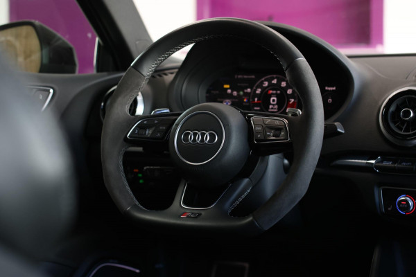 Audi RS3 Limousine 2.5 TFSI Quattro *Pano*RS-Stoelen*B&O*Camera*Keyless* Audi RS3 Limousine 2.5 TFSI Quattro *Pano*RS-Stoelen*B&O*Camera*Keyless*