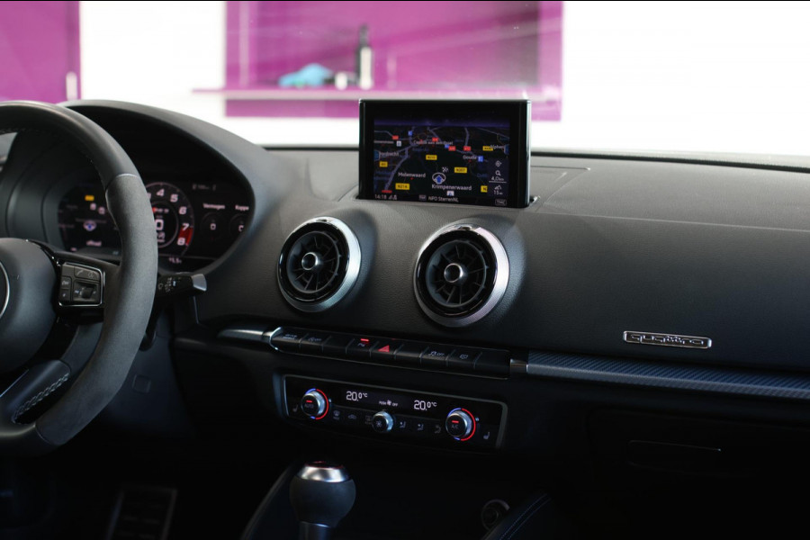 Audi RS3 Limousine 2.5 TFSI Quattro *Pano*RS-Stoelen*B&O*Camera*Keyless* Audi RS3 Limousine 2.5 TFSI Quattro *Pano*RS-Stoelen*B&O*Camera*Keyless*