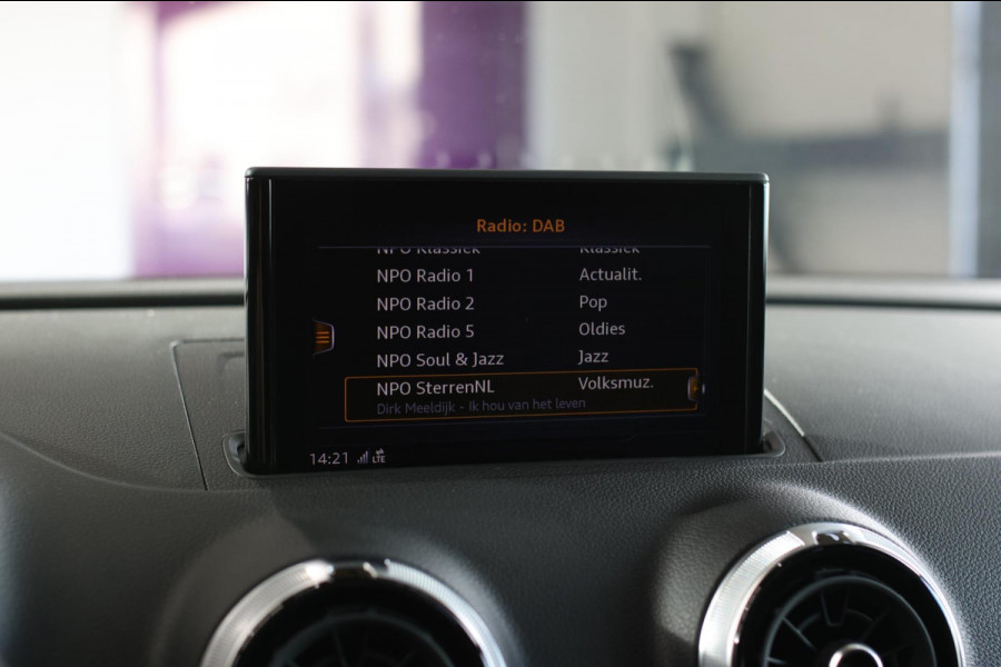 Audi RS3 Limousine 2.5 TFSI Quattro *Pano*RS-Stoelen*B&O*Camera*Keyless* Audi RS3 Limousine 2.5 TFSI Quattro *Pano*RS-Stoelen*B&O*Camera*Keyless*