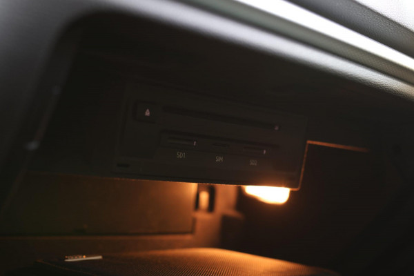 Audi RS3 Limousine 2.5 TFSI Quattro *Pano*RS-Stoelen*B&O*Camera*Keyless* Audi RS3 Limousine 2.5 TFSI Quattro *Pano*RS-Stoelen*B&O*Camera*Keyless*