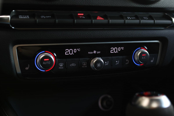 Audi RS3 Limousine 2.5 TFSI Quattro *Pano*RS-Stoelen*B&O*Camera*Keyless* Audi RS3 Limousine 2.5 TFSI Quattro *Pano*RS-Stoelen*B&O*Camera*Keyless*