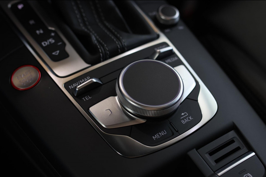 Audi RS3 Limousine 2.5 TFSI Quattro *Pano*RS-Stoelen*B&O*Camera*Keyless* Audi RS3 Limousine 2.5 TFSI Quattro *Pano*RS-Stoelen*B&O*Camera*Keyless*