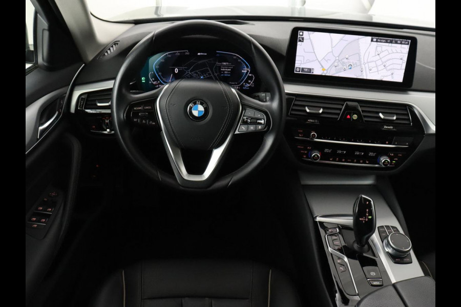 BMW 5 Serie 530e High Executive| Head-Up | Leder | Stoelverwarming | Camera | Carplay | Live Cockpit | Naviagtie | Park Assist | Full LED