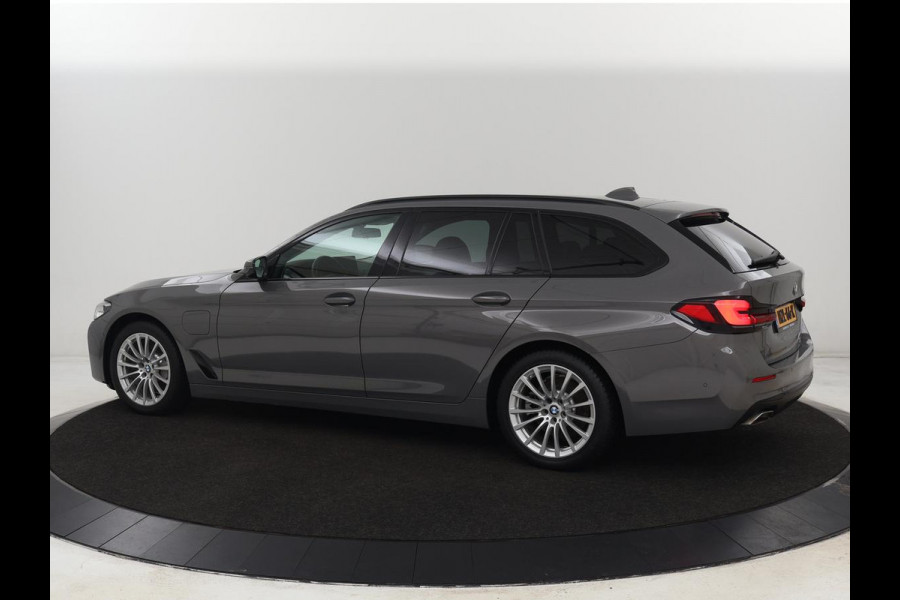 BMW 5 Serie 530e High Executive| Head-Up | Leder | Stoelverwarming | Camera | Carplay | Live Cockpit | Naviagtie | Park Assist | Full LED