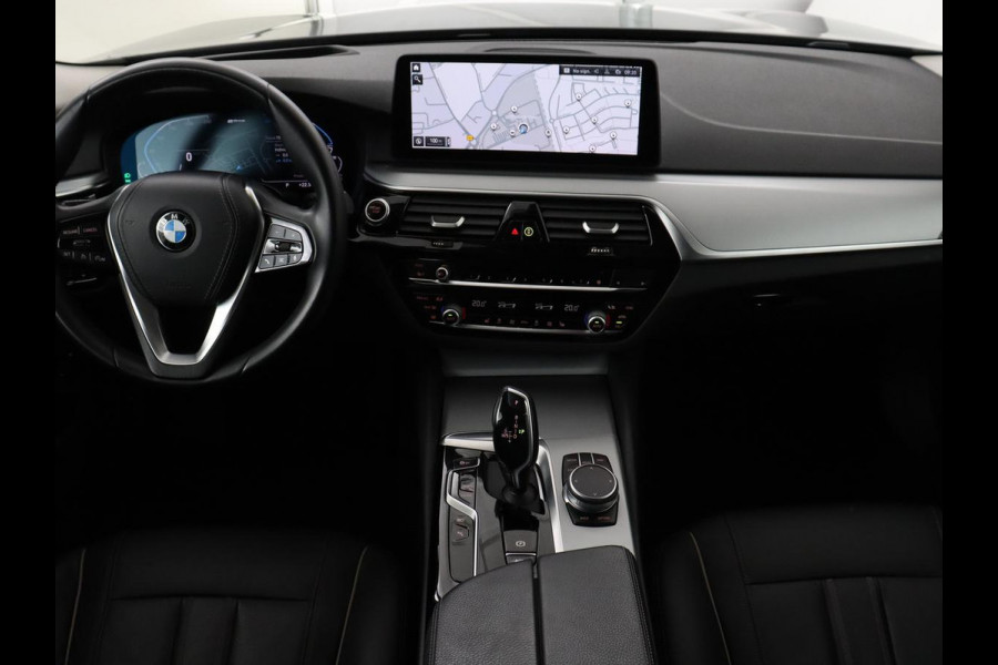 BMW 5 Serie 530e High Executive| Head-Up | Leder | Stoelverwarming | Camera | Carplay | Live Cockpit | Naviagtie | Park Assist | Full LED