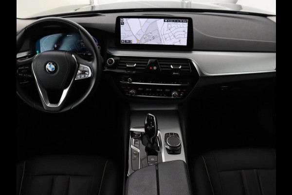 BMW 5 Serie 530e High Executive| Head-Up | Leder | Stoelverwarming | Camera | Carplay | Live Cockpit | Naviagtie | Park Assist | Full LED