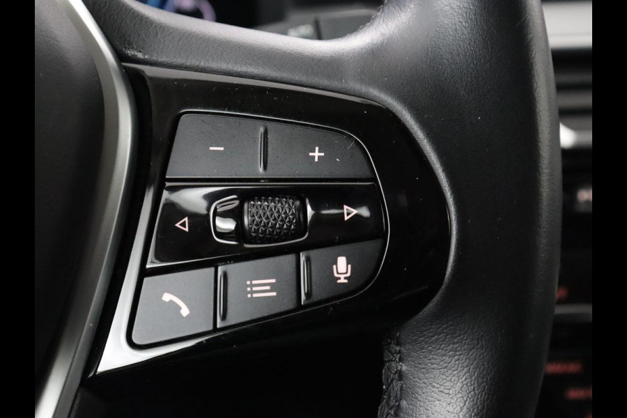 BMW 5 Serie 530e High Executive| Head-Up | Leder | Stoelverwarming | Camera | Carplay | Live Cockpit | Naviagtie | Park Assist | Full LED