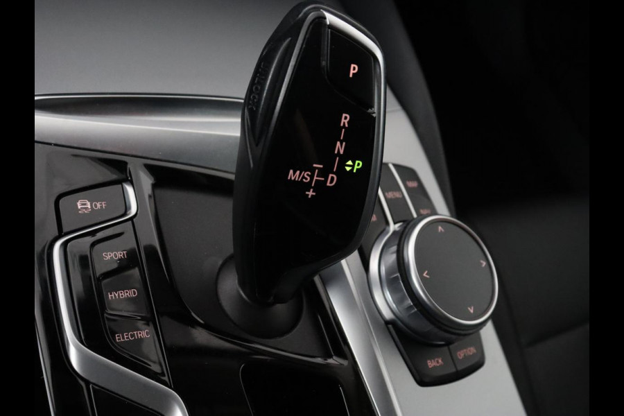 BMW 5 Serie 530e High Executive| Head-Up | Leder | Stoelverwarming | Camera | Carplay | Live Cockpit | Naviagtie | Park Assist | Full LED