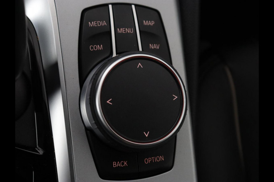 BMW 5 Serie 530e High Executive| Head-Up | Leder | Stoelverwarming | Camera | Carplay | Live Cockpit | Naviagtie | Park Assist | Full LED