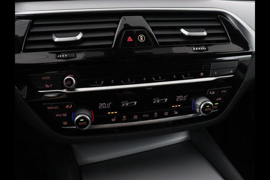 BMW 5 Serie 530e High Executive| Head-Up | Leder | Stoelverwarming | Camera | Carplay | Live Cockpit | Naviagtie | Park Assist | Full LED