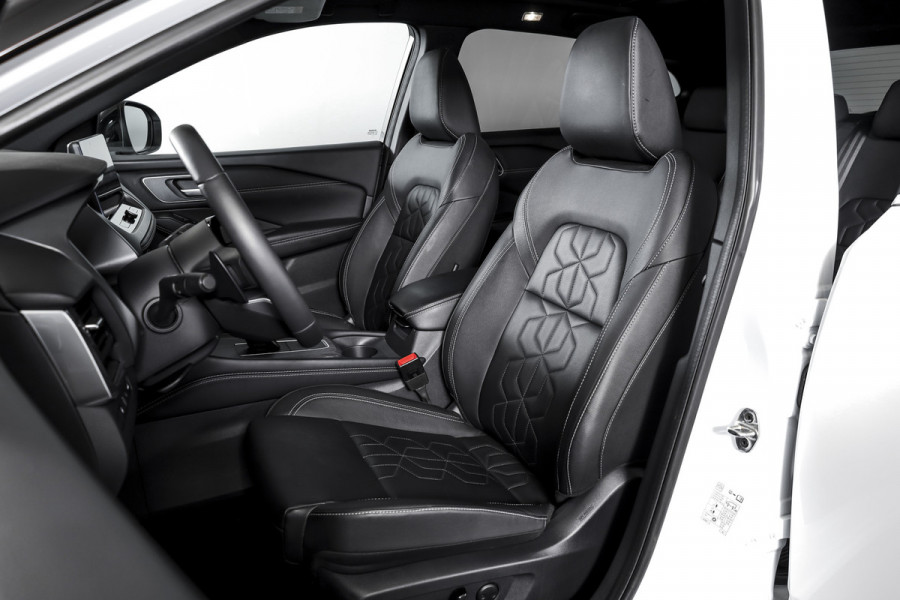 Nissan QASHQAI 1.3 MHEV Xtronic Tekna 158 PK - Automaat | Pano | Winterpakket | Elek. Stoel | Dig. Cockpit | Adapt. Cruise | Head-Up | 360 Camera | NAV + App. Connect | ECC | Elek Klep | LM 19" | 3206