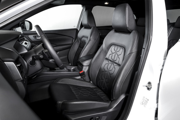 Nissan QASHQAI 1.3 MHEV Xtronic Tekna 158 PK - Automaat | Pano | Winterpakket | Elek. Stoel | Dig. Cockpit | Adapt. Cruise | Head-Up | 360 Camera | NAV + App. Connect | ECC | Elek Klep | LM 19" | 3206