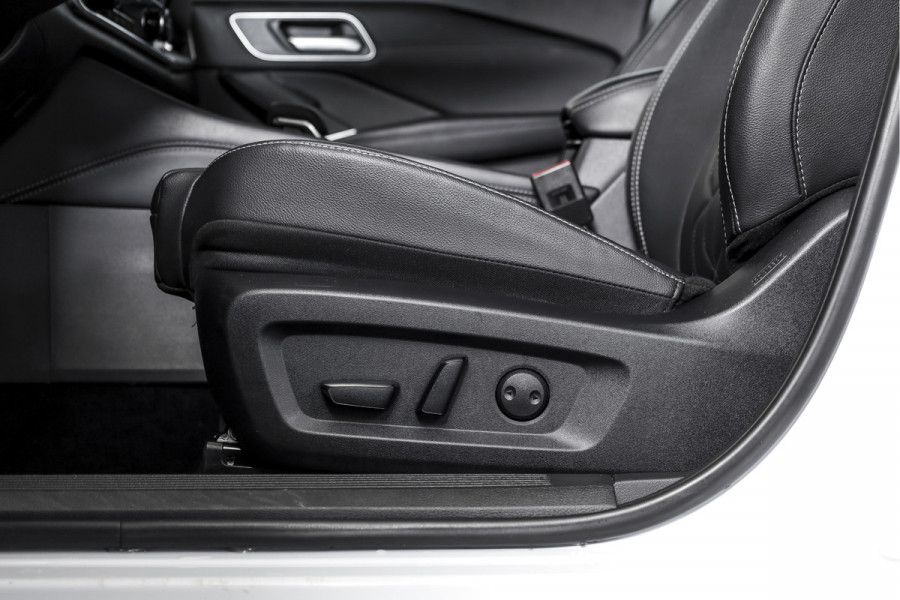 Nissan QASHQAI 1.3 MHEV Xtronic Tekna 158 PK - Automaat | Pano | Winterpakket | Elek. Stoel | Dig. Cockpit | Adapt. Cruise | Head-Up | 360 Camera | NAV + App. Connect | ECC | Elek Klep | LM 19" | 3206