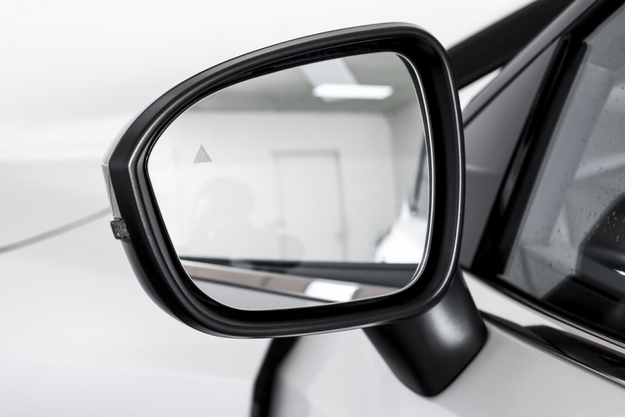 Nissan QASHQAI 1.3 MHEV Xtronic Tekna 158 PK - Automaat | Pano | Winterpakket | Elek. Stoel | Dig. Cockpit | Adapt. Cruise | Head-Up | 360 Camera | NAV + App. Connect | ECC | Elek Klep | LM 19" | 3206