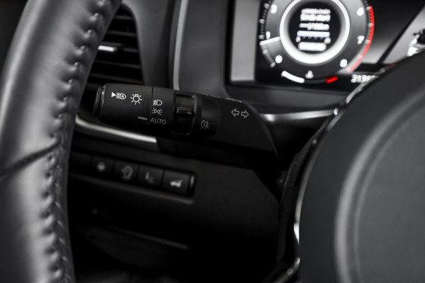 Nissan QASHQAI 1.3 MHEV Xtronic Tekna 158 PK - Automaat | Pano | Winterpakket | Elek. Stoel | Dig. Cockpit | Adapt. Cruise | Head-Up | 360 Camera | NAV + App. Connect | ECC | Elek Klep | LM 19" | 3206