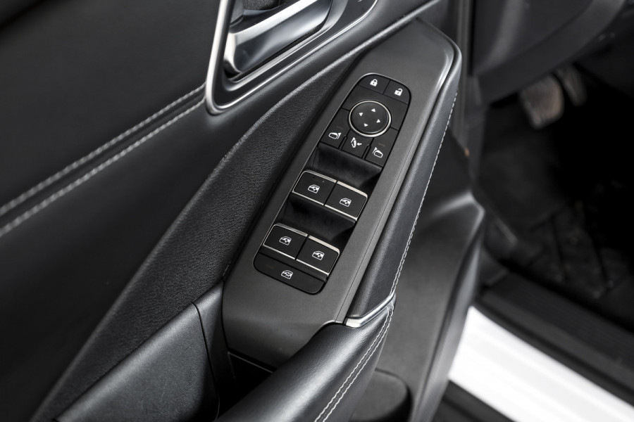 Nissan QASHQAI 1.3 MHEV Xtronic Tekna 158 PK - Automaat | Pano | Winterpakket | Elek. Stoel | Dig. Cockpit | Adapt. Cruise | Head-Up | 360 Camera | NAV + App. Connect | ECC | Elek Klep | LM 19" | 3206