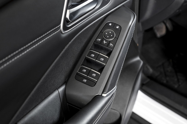 Nissan QASHQAI 1.3 MHEV Xtronic Tekna 158 PK - Automaat | Pano | Winterpakket | Elek. Stoel | Dig. Cockpit | Adapt. Cruise | Head-Up | 360 Camera | NAV + App. Connect | ECC | Elek Klep | LM 19" | 3206