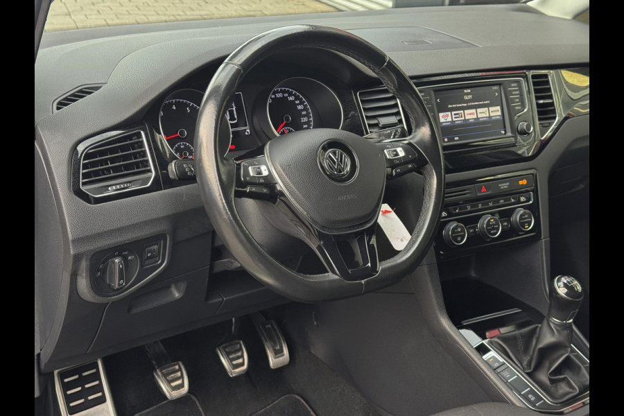 Volkswagen Golf Sportsvan 1.2 TSI Sound BlueMotion Navigatie / Apple CarPlay I Airco I PDC I Sport velgen I Dealer onderhouden Volkswagen Golf Sportsvan 1.2 TSI Sound BlueMotion Navigatie / Apple CarPlay I Airco I PDC I Sport velgen I Dealer onderhouden