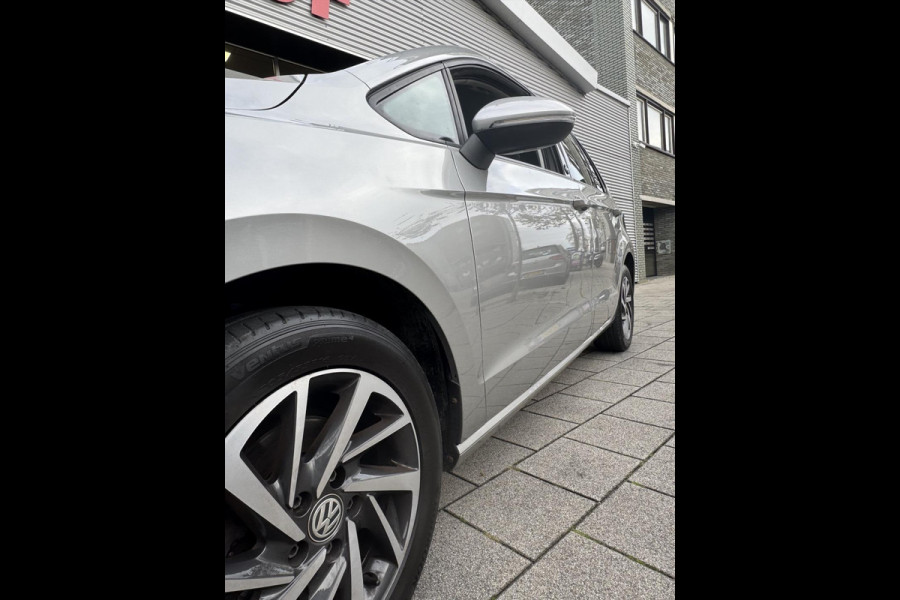 Volkswagen Golf Sportsvan 1.2 TSI Sound BlueMotion Navigatie / Apple CarPlay I Airco I PDC I Sport velgen I Dealer onderhouden Volkswagen Golf Sportsvan 1.2 TSI Sound BlueMotion Navigatie / Apple CarPlay I Airco I PDC I Sport velgen I Dealer onderhouden