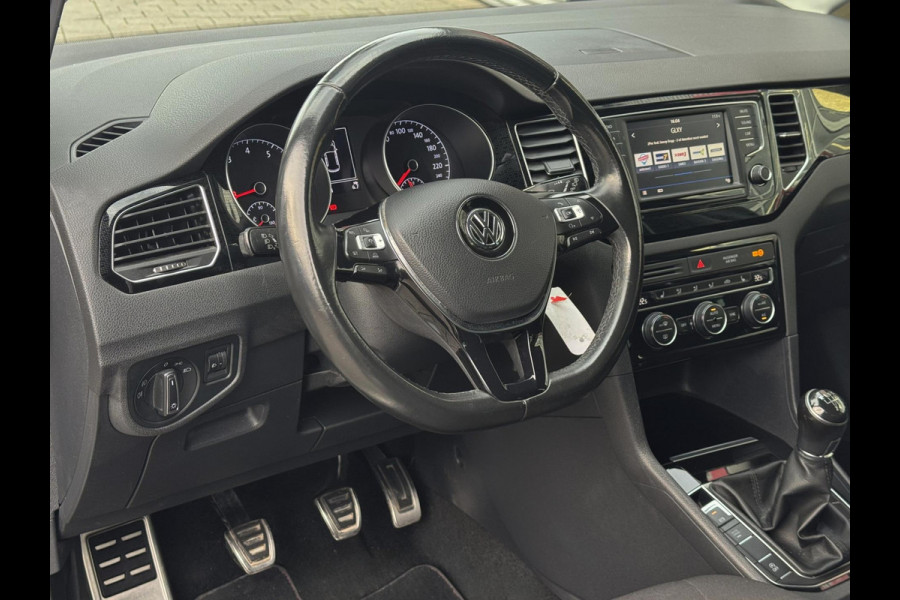 Volkswagen Golf Sportsvan 1.2 TSI Sound BlueMotion Navigatie / Apple CarPlay I Airco I PDC I Sport velgen I Dealer onderhouden Volkswagen Golf Sportsvan 1.2 TSI Sound BlueMotion Navigatie / Apple CarPlay I Airco I PDC I Sport velgen I Dealer onderhouden