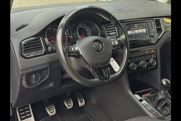Volkswagen Golf Sportsvan 1.2 TSI Sound BlueMotion Navigatie / Apple CarPlay I Airco I PDC I Sport velgen I Dealer onderhouden Volkswagen Golf Sportsvan 1.2 TSI Sound BlueMotion Navigatie / Apple CarPlay I Airco I PDC I Sport velgen I Dealer onderhouden