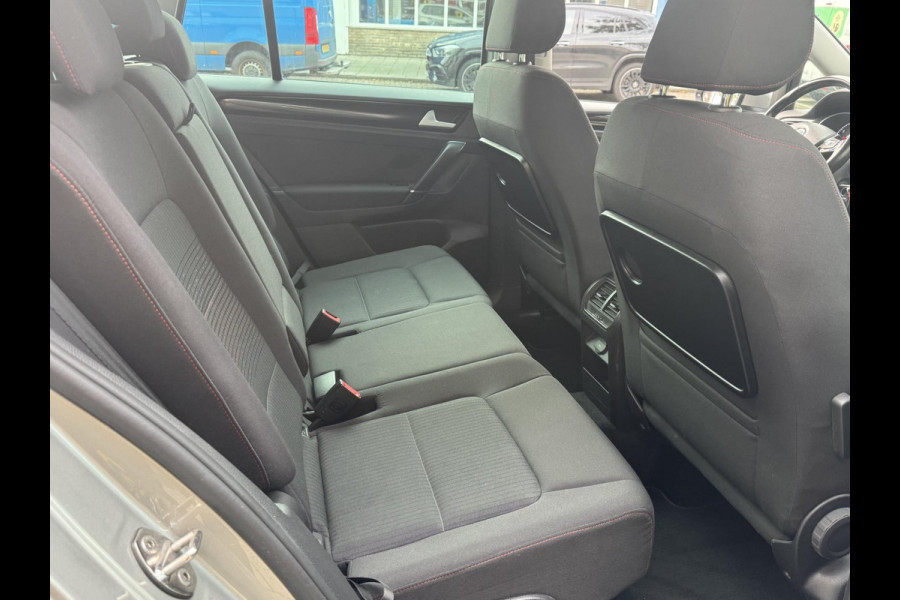 Volkswagen Golf Sportsvan 1.2 TSI Sound BlueMotion Navigatie / Apple CarPlay I Airco I PDC I Sport velgen I Dealer onderhouden Volkswagen Golf Sportsvan 1.2 TSI Sound BlueMotion Navigatie / Apple CarPlay I Airco I PDC I Sport velgen I Dealer onderhouden