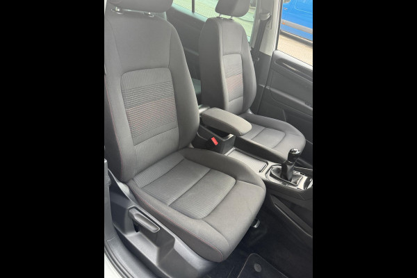 Volkswagen Golf Sportsvan 1.2 TSI Sound BlueMotion Navigatie / Apple CarPlay I Airco I PDC I Sport velgen I Dealer onderhouden Volkswagen Golf Sportsvan 1.2 TSI Sound BlueMotion Navigatie / Apple CarPlay I Airco I PDC I Sport velgen I Dealer onderhouden