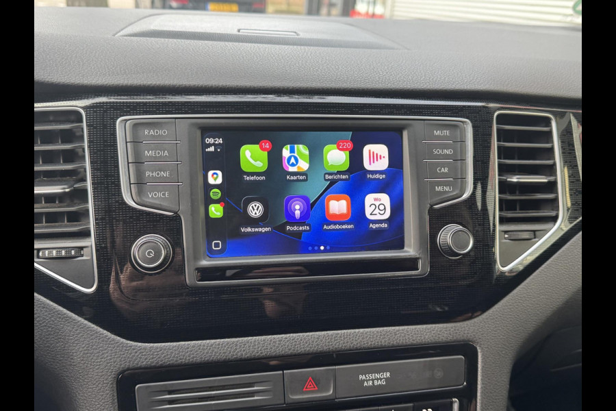 Volkswagen Golf Sportsvan 1.2 TSI Sound BlueMotion Navigatie / Apple CarPlay I Airco I PDC I Sport velgen I Dealer onderhouden Volkswagen Golf Sportsvan 1.2 TSI Sound BlueMotion Navigatie / Apple CarPlay I Airco I PDC I Sport velgen I Dealer onderhouden