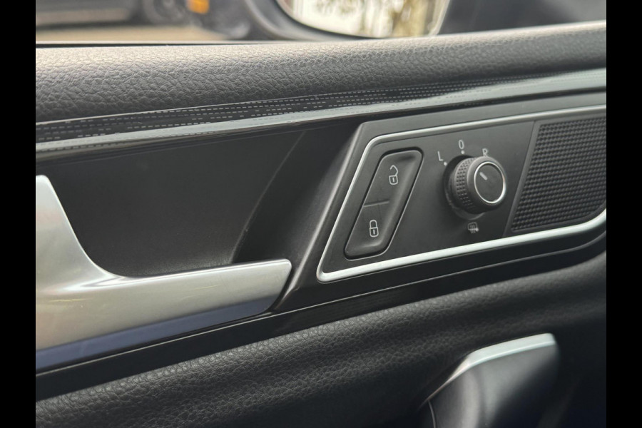 Volkswagen Golf Sportsvan 1.2 TSI Sound BlueMotion Navigatie / Apple CarPlay I Airco I PDC I Sport velgen I Dealer onderhouden Volkswagen Golf Sportsvan 1.2 TSI Sound BlueMotion Navigatie / Apple CarPlay I Airco I PDC I Sport velgen I Dealer onderhouden