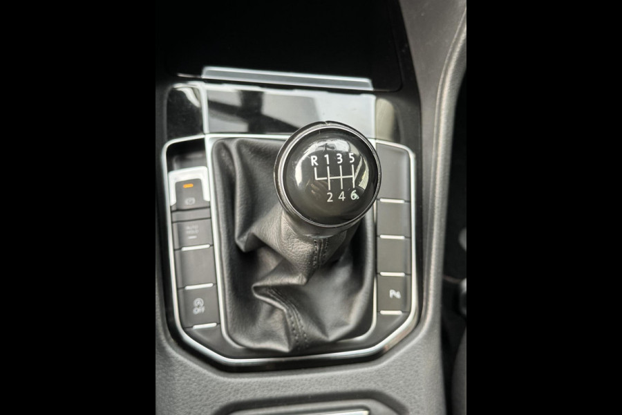 Volkswagen Golf Sportsvan 1.2 TSI Sound BlueMotion Navigatie / Apple CarPlay I Airco I PDC I Sport velgen I Dealer onderhouden Volkswagen Golf Sportsvan 1.2 TSI Sound BlueMotion Navigatie / Apple CarPlay I Airco I PDC I Sport velgen I Dealer onderhouden