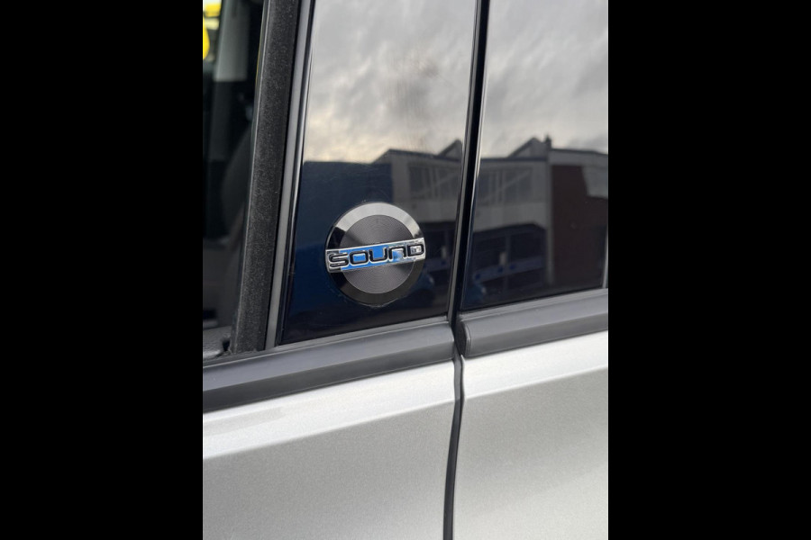 Volkswagen Golf Sportsvan 1.2 TSI Sound BlueMotion Navigatie / Apple CarPlay I Airco I PDC I Sport velgen I Dealer onderhouden Volkswagen Golf Sportsvan 1.2 TSI Sound BlueMotion Navigatie / Apple CarPlay I Airco I PDC I Sport velgen I Dealer onderhouden