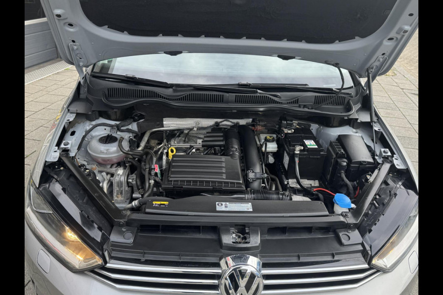 Volkswagen Golf Sportsvan 1.2 TSI Sound BlueMotion Navigatie / Apple CarPlay I Airco I PDC I Sport velgen I Dealer onderhouden Volkswagen Golf Sportsvan 1.2 TSI Sound BlueMotion Navigatie / Apple CarPlay I Airco I PDC I Sport velgen I Dealer onderhouden