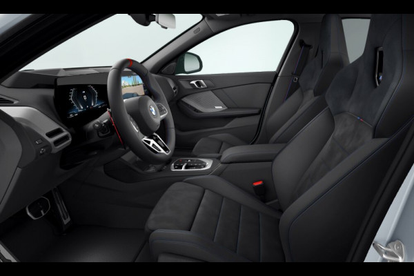 BMW 1-serie M135 xDrive - M-Sport Pro - Pano - Head-up - Memoryzetels - ACC - Harman Kardon BMW 1-serie M135 xDrive - M-Sport Pro - Pano - Head-up - Memoryzetels - ACC - Harman Kardon