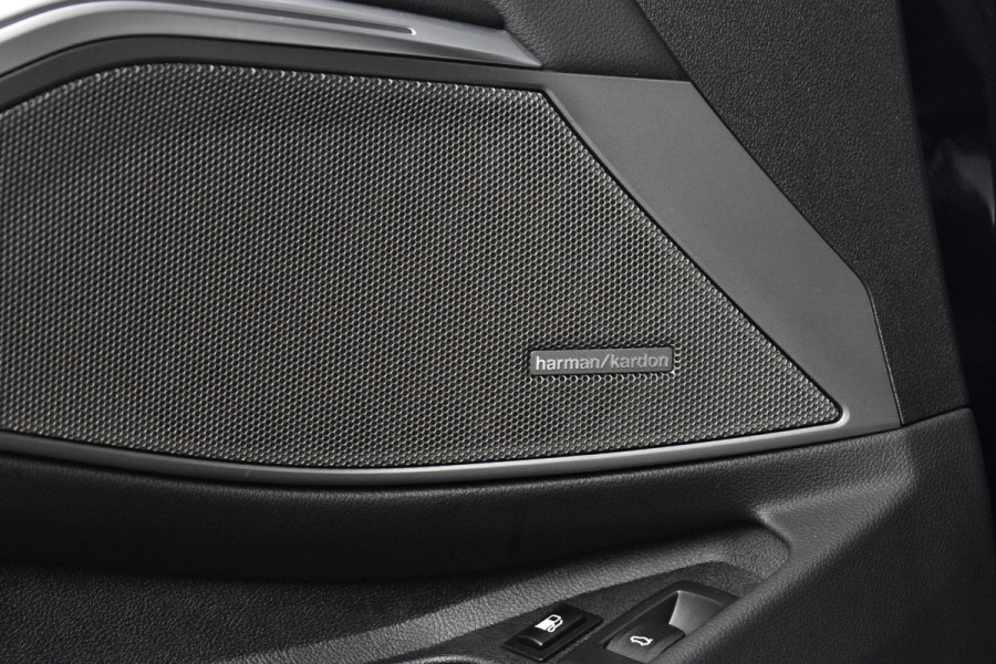 BMW 3 Serie 330e M Sport Individual | Schuif/Kanteldak | ACC | Laser Light | Memory | Harman/Kardon | Camera | BMW 3 Serie 330e M Sport Individual | Schuif/Kanteldak | ACC | Laser Light | Memory | Harman/Kardon | Camera |