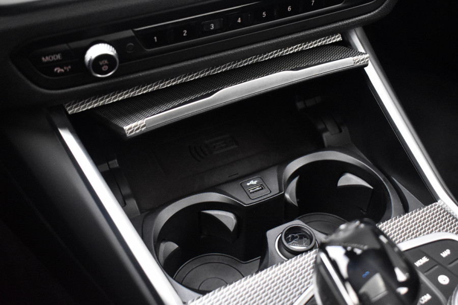 BMW 3 Serie 330e M Sport Individual | Schuif/Kanteldak | ACC | Laser Light | Memory | Harman/Kardon | Camera | BMW 3 Serie 330e M Sport Individual | Schuif/Kanteldak | ACC | Laser Light | Memory | Harman/Kardon | Camera |