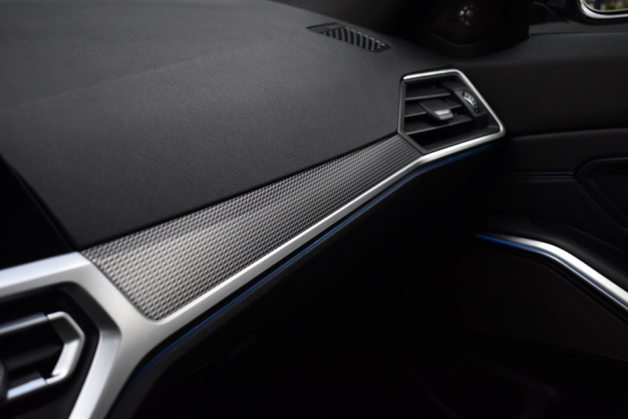 BMW 3 Serie 330e M Sport Individual | Schuif/Kanteldak | ACC | Laser Light | Memory | Harman/Kardon | Camera | BMW 3 Serie 330e M Sport Individual | Schuif/Kanteldak | ACC | Laser Light | Memory | Harman/Kardon | Camera |