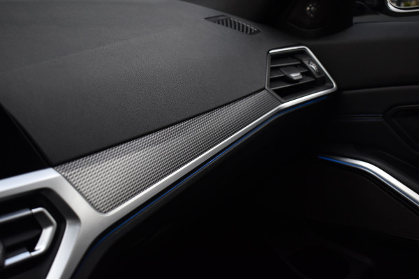 BMW 3 Serie 330e M Sport Individual | Schuif/Kanteldak | ACC | Laser Light | Memory | Harman/Kardon | Camera | BMW 3 Serie 330e M Sport Individual | Schuif/Kanteldak | ACC | Laser Light | Memory | Harman/Kardon | Camera |