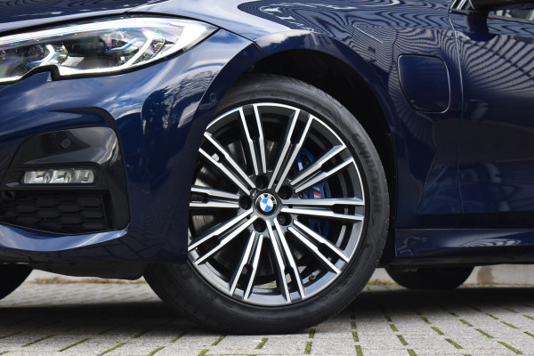 BMW 3 Serie 330e M Sport Individual | Schuif/Kanteldak | ACC | Laser Light | Memory | Harman/Kardon | Camera | BMW 3 Serie 330e M Sport Individual | Schuif/Kanteldak | ACC | Laser Light | Memory | Harman/Kardon | Camera |