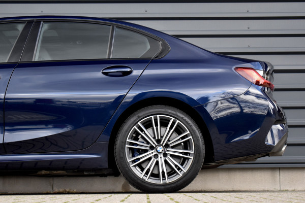 BMW 3 Serie 330e M Sport Individual | Schuif/Kanteldak | ACC | Laser Light | Memory | Harman/Kardon | Camera | BMW 3 Serie 330e M Sport Individual | Schuif/Kanteldak | ACC | Laser Light | Memory | Harman/Kardon | Camera |