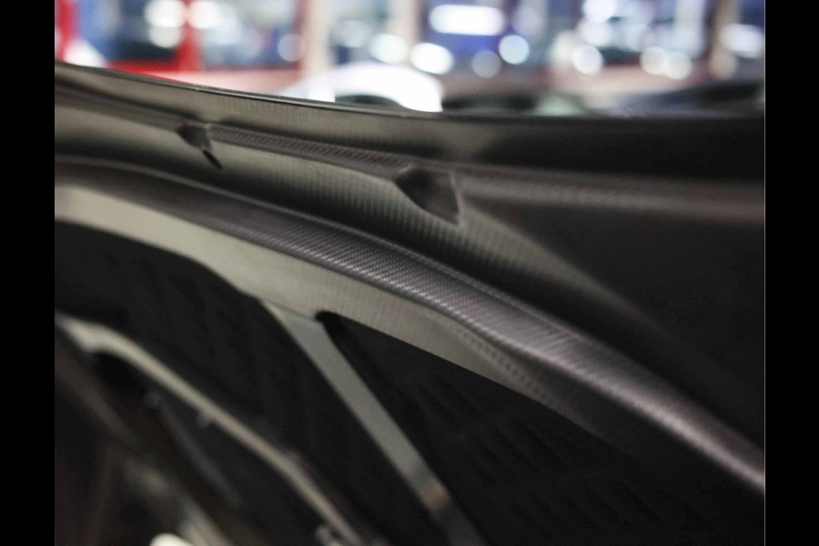 Aston Martin DBS 5.2 V12 Superleggera | B&O BeoSound - Xenon Grey Aston Martin DBS 5.2 V12 Superleggera | B&O BeoSound - Xenon Grey