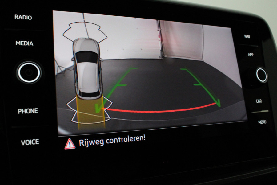 Volkswagen T-Roc 1.5 TSI Style 150pk Camera/Trekhaak/DSG/Stoelverwarming/Adapt.cruise Volkswagen T-Roc 1.5 TSI Style 150pk Camera/Trekhaak/DSG/Stoelverwarming/Adapt.cruise