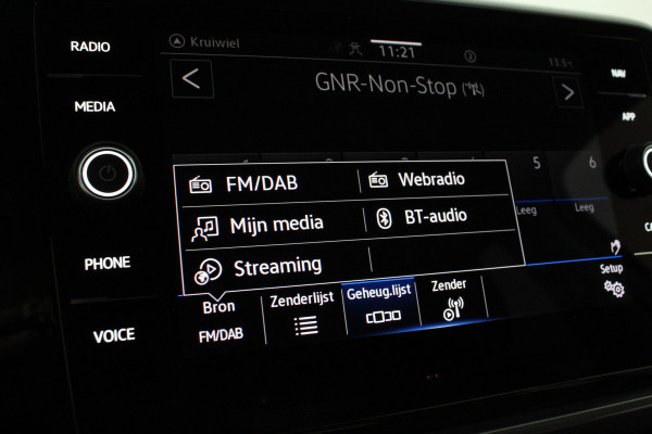 Volkswagen T-Roc 1.5 TSI Style 150pk Camera/Trekhaak/DSG/Stoelverwarming/Adapt.cruise Volkswagen T-Roc 1.5 TSI Style 150pk Camera/Trekhaak/DSG/Stoelverwarming/Adapt.cruise